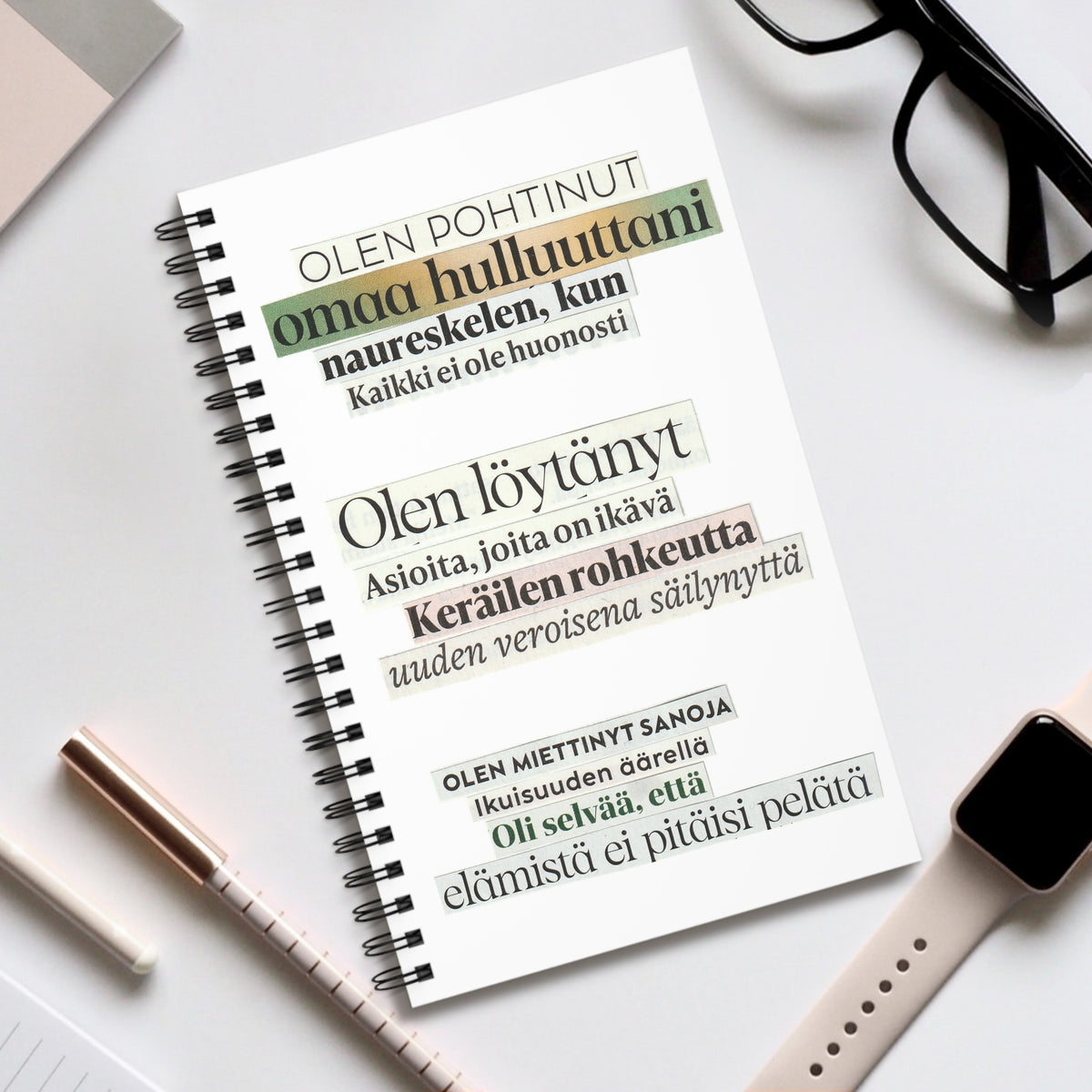 olen pohtinut runokollaasi muistikirja pöydällä