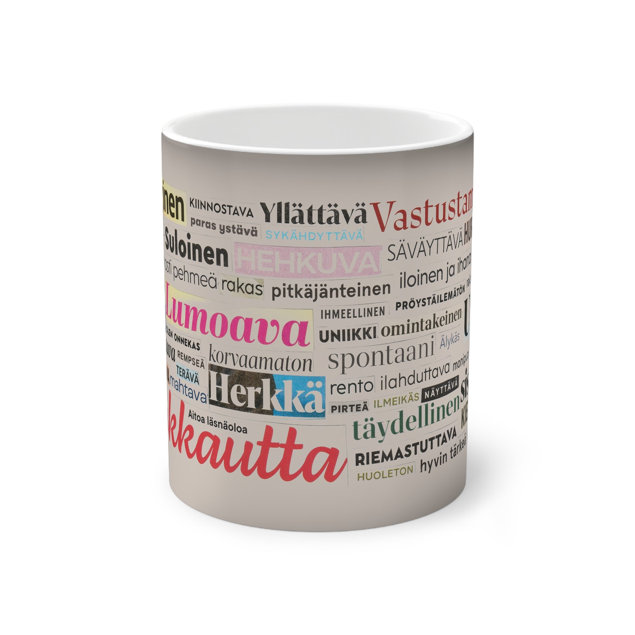 Aitoa läsnäoloa väriä vaihtava muki edestä