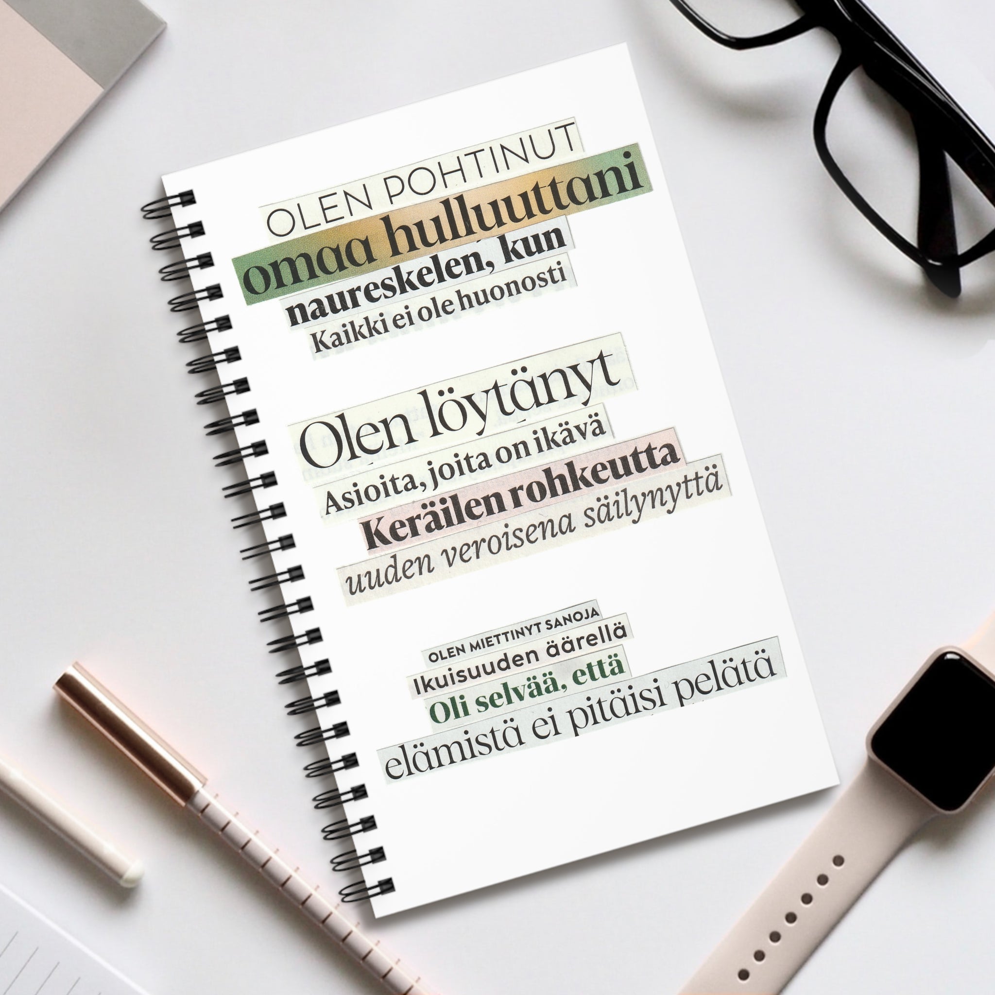 olen pohtinut runokollaasi muistikirja pöydällä